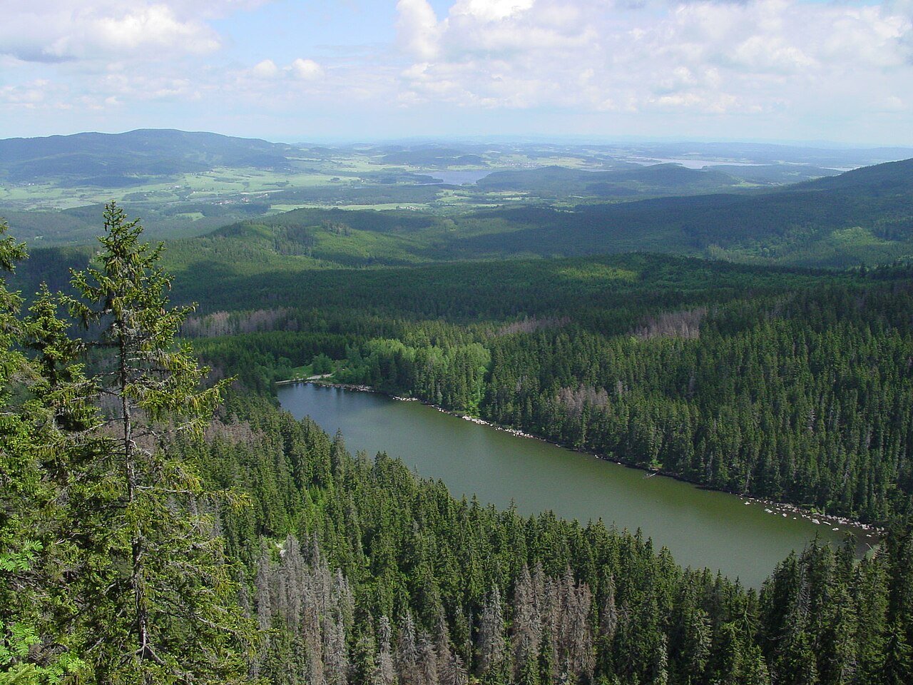 https://overlandtraveltips.com/wp-content/uploads/2026/08/1280px-PleC5A1nC3A9_jezero.jpg