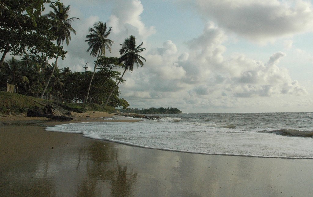 https://overlandtraveltips.com/wp-content/uploads/2026/08/2627ebefb8b34290a90129c6bda4e3edbeach.jpg