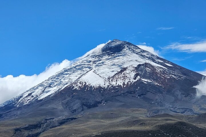 https://overlandtraveltips.com/wp-content/uploads/2026/08/324175ca-1d43-4684-bf0f-ea5af62fbe20_strenuously-cotopaxi-volcano-and-birding-by-lagoon.jpg