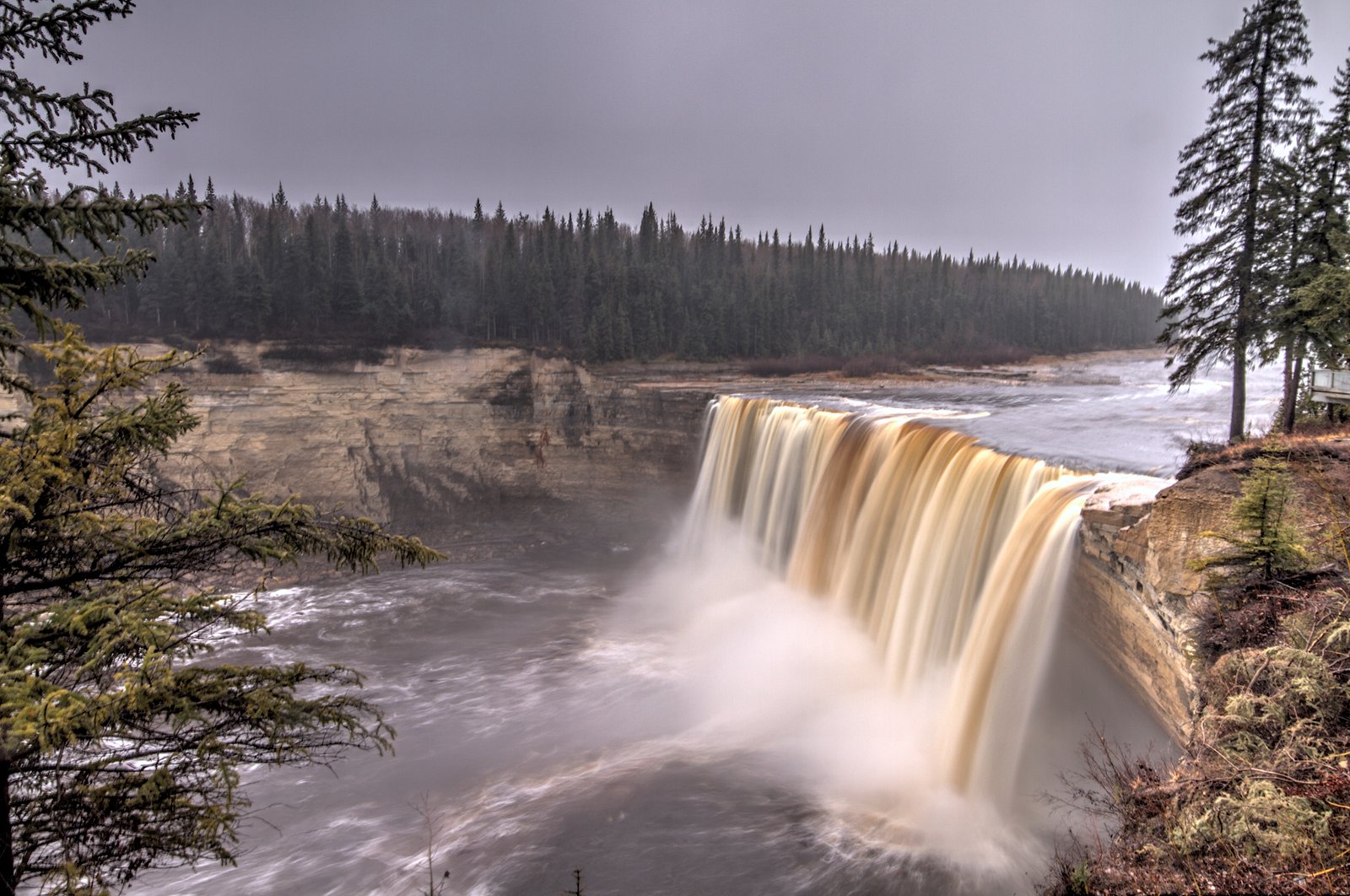 https://overlandtraveltips.com/wp-content/uploads/2026/08/Alexandra_Falls_Hay_River.jpg