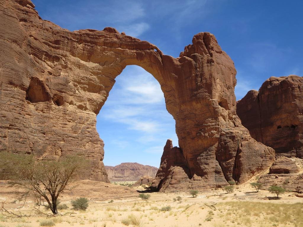 https://overlandtraveltips.com/wp-content/uploads/2026/08/Aloba_Arch_in_the_Ennedi_Mountains_-_northeastern_Chad_2015.jpg