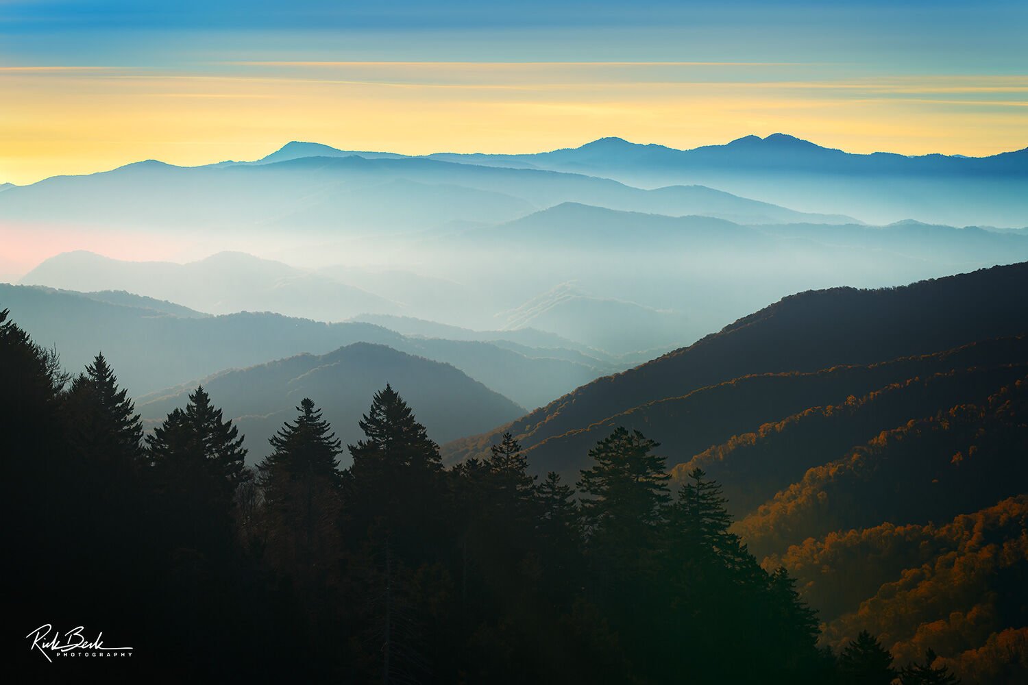 https://overlandtraveltips.com/wp-content/uploads/2026/08/Autumn-Mist-at-Newfound-Gap.jpg