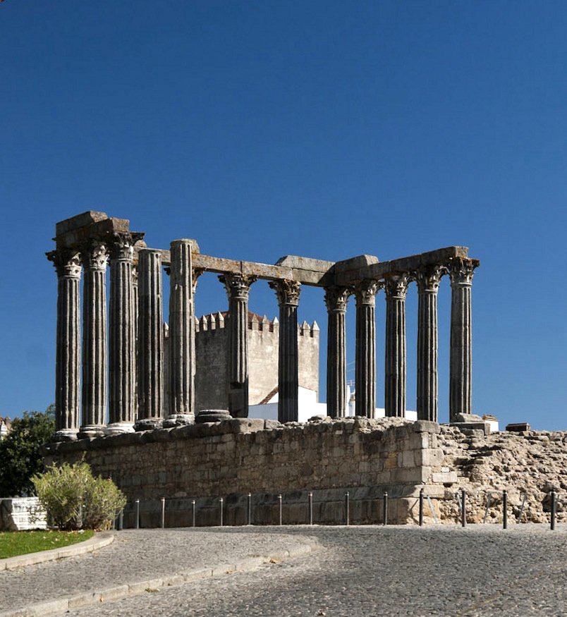 https://overlandtraveltips.com/wp-content/uploads/2026/08/Evora_roman-temple_panoramic-view_cropped.jpg