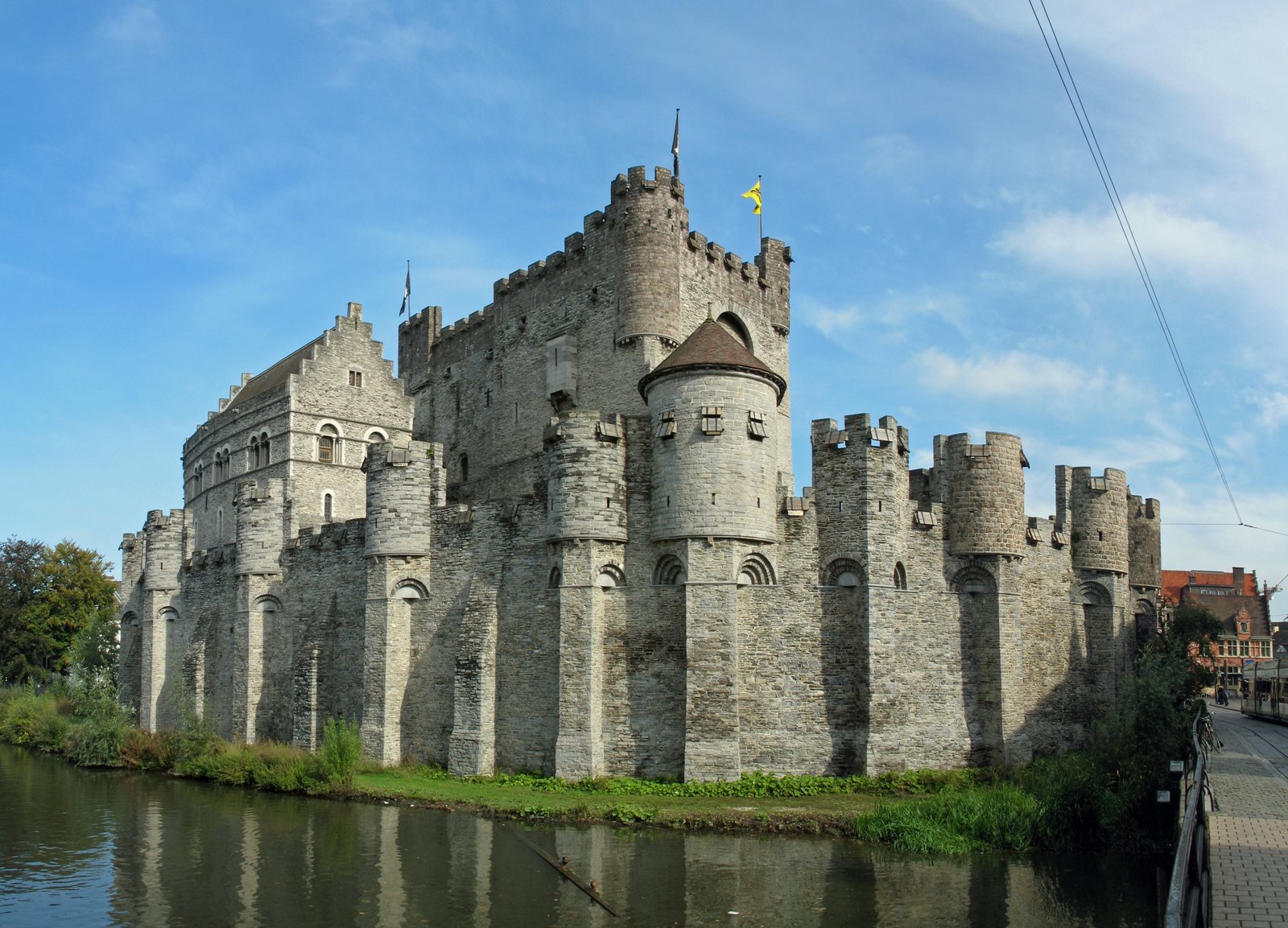 https://overlandtraveltips.com/wp-content/uploads/2026/08/Gent_Gravensteen_R01.jpg
