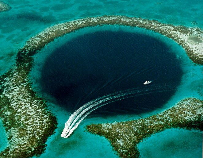 https://overlandtraveltips.com/wp-content/uploads/2026/08/Great_Blue_Hole.jpg