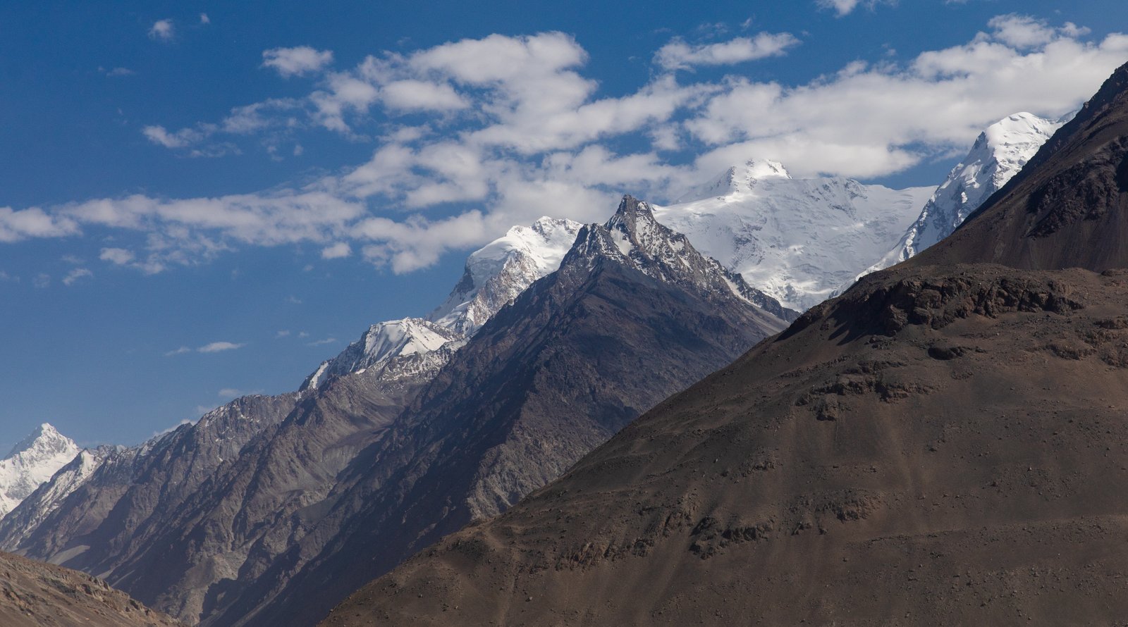 https://overlandtraveltips.com/wp-content/uploads/2026/08/Hindu_Kush_mountains_283035723842829.jpg