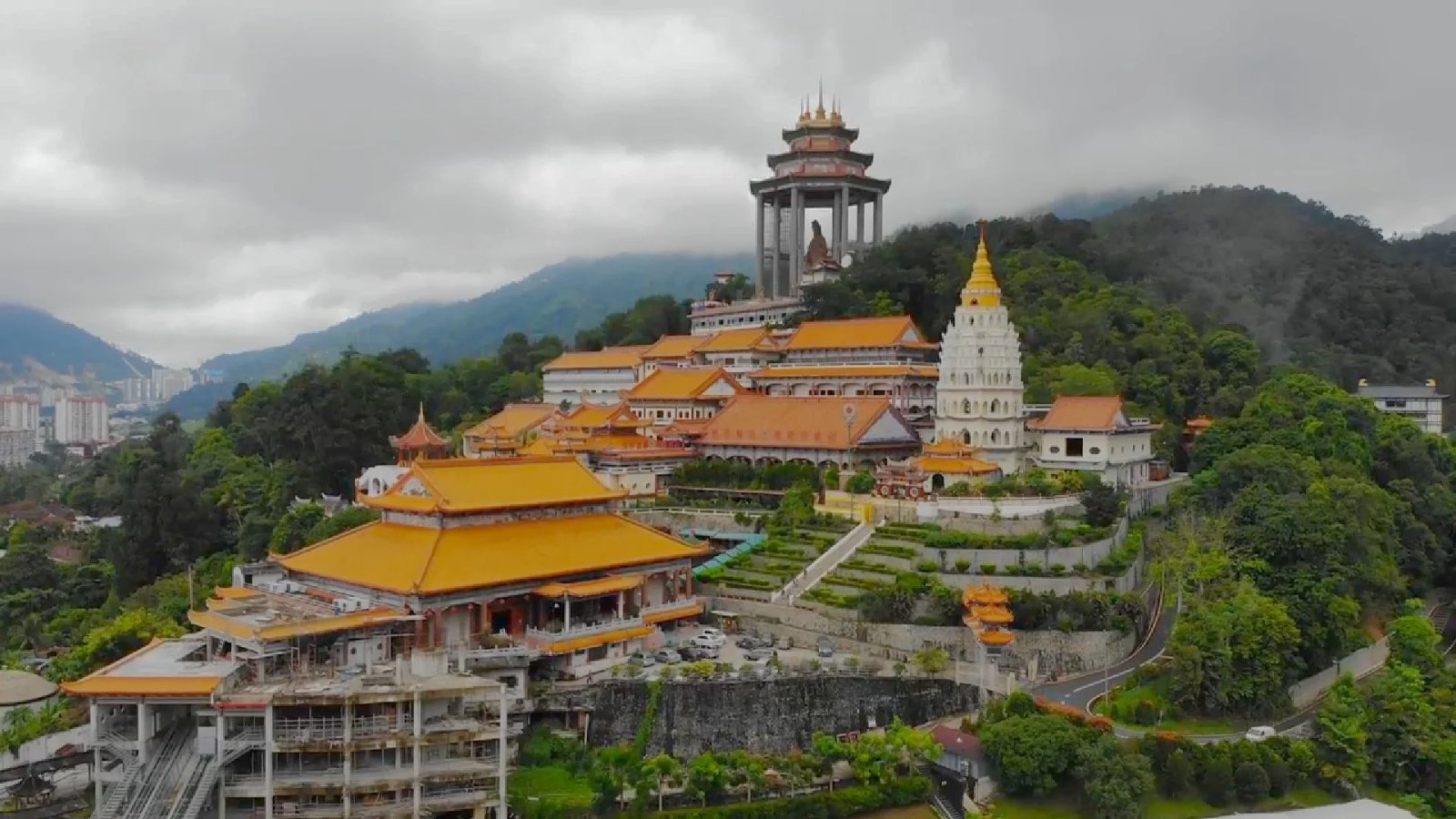 https://overlandtraveltips.com/wp-content/uploads/2026/08/Kek2BLok2BSi2BTemple.jpg