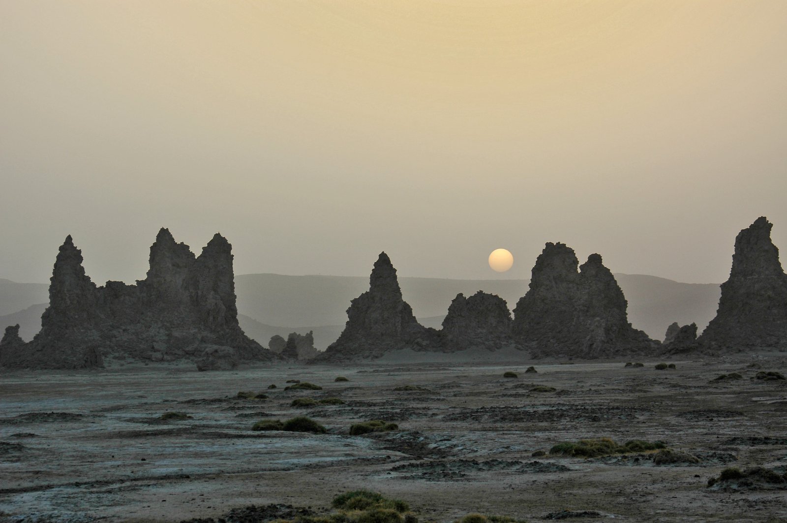 https://overlandtraveltips.com/wp-content/uploads/2026/08/Lac_Abbe_02.jpg