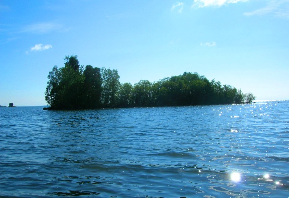 https://overlandtraveltips.com/wp-content/uploads/2026/08/Lac_la_Ronge_island.jpg