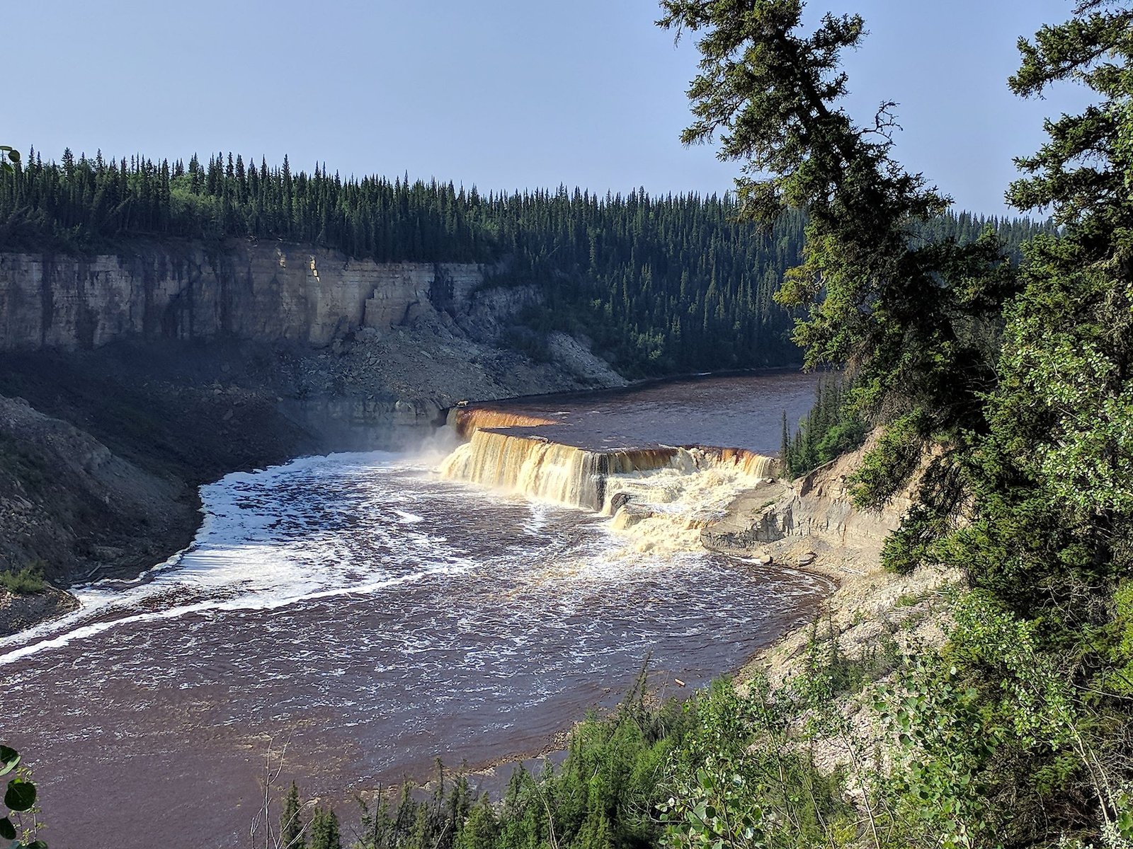 https://overlandtraveltips.com/wp-content/uploads/2026/08/Louise_Falls_Hay_River.jpg