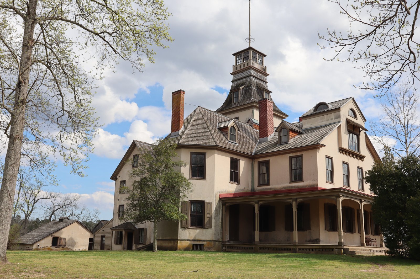 https://overlandtraveltips.com/wp-content/uploads/2026/08/MansionBatstoNJ.jpg