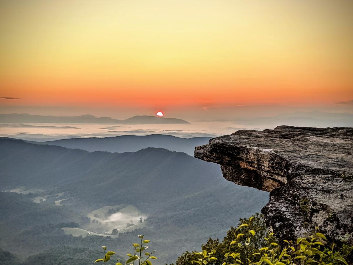 https://overlandtraveltips.com/wp-content/uploads/2026/08/McAfee_Knob_Sunrise_Roanoke_Virginia_13474e9b-e37f-433b-8963-9dec6ce6734c.jpg