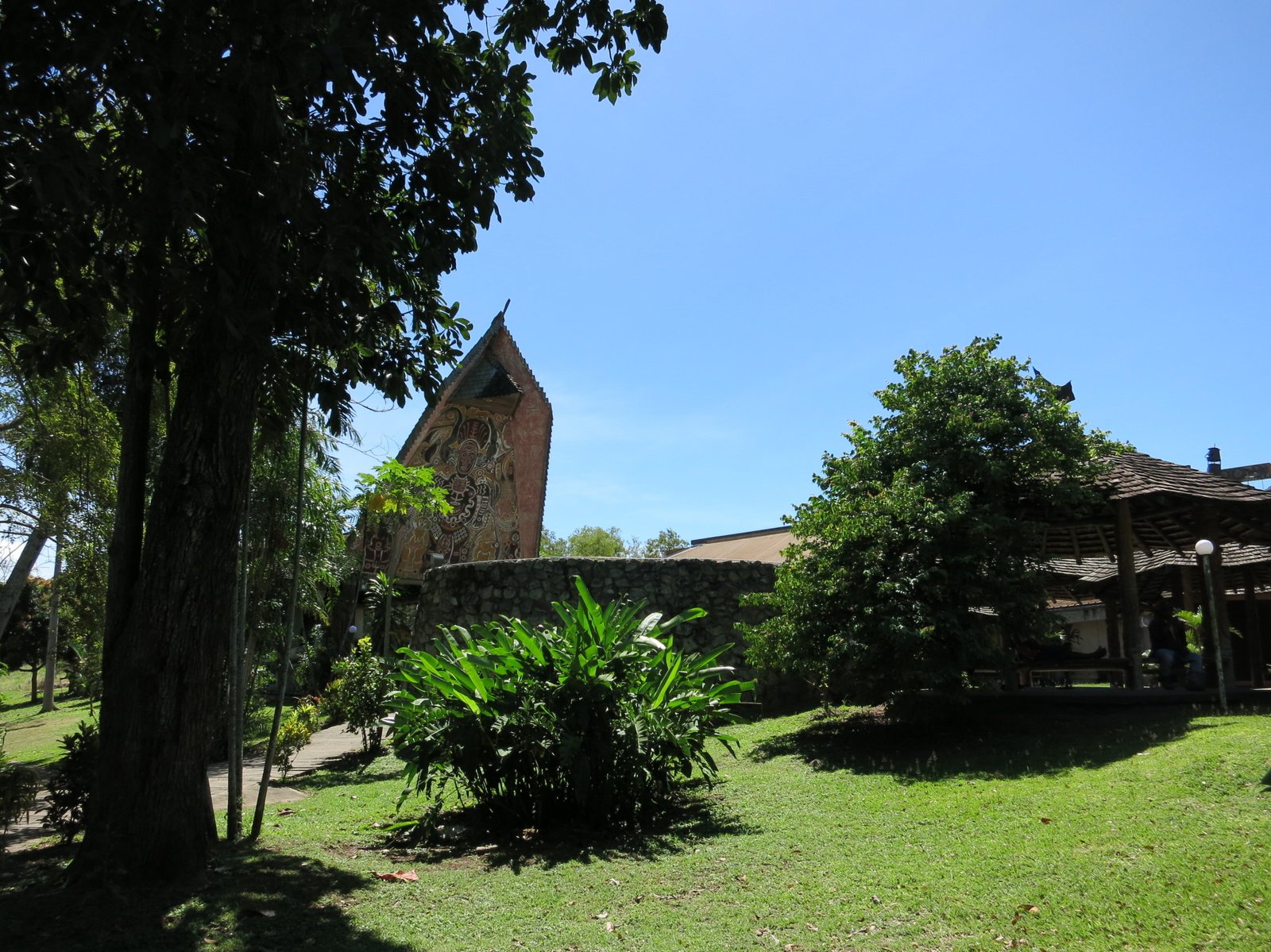 https://overlandtraveltips.com/wp-content/uploads/2026/08/Papua_New_Guinea_National_Museum_May_2015.jpg