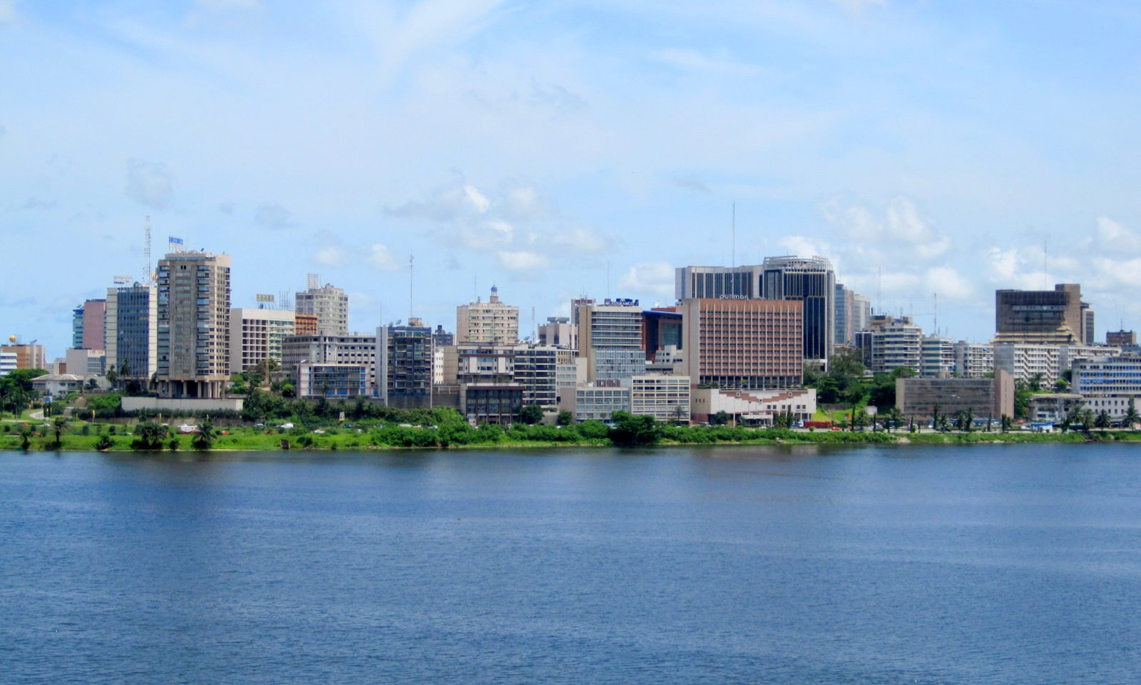 https://overlandtraveltips.com/wp-content/uploads/2026/08/Plateau_20102C_Abidjan.jpg
