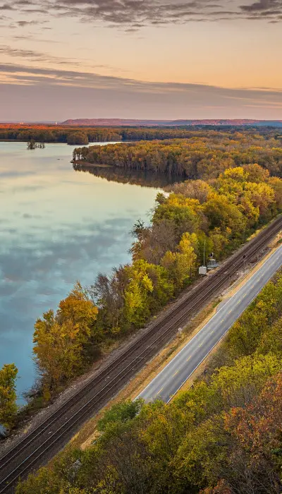 https://overlandtraveltips.com/wp-content/uploads/2026/08/Road-Great-River-Road-Alotn-Grafton__FocusFillMaxWyItMC4wMSIsIjAuMDkiLDQwMCw3MDBd_ExtRewriteWyJqcGVnIiwid2VicCJd.webp