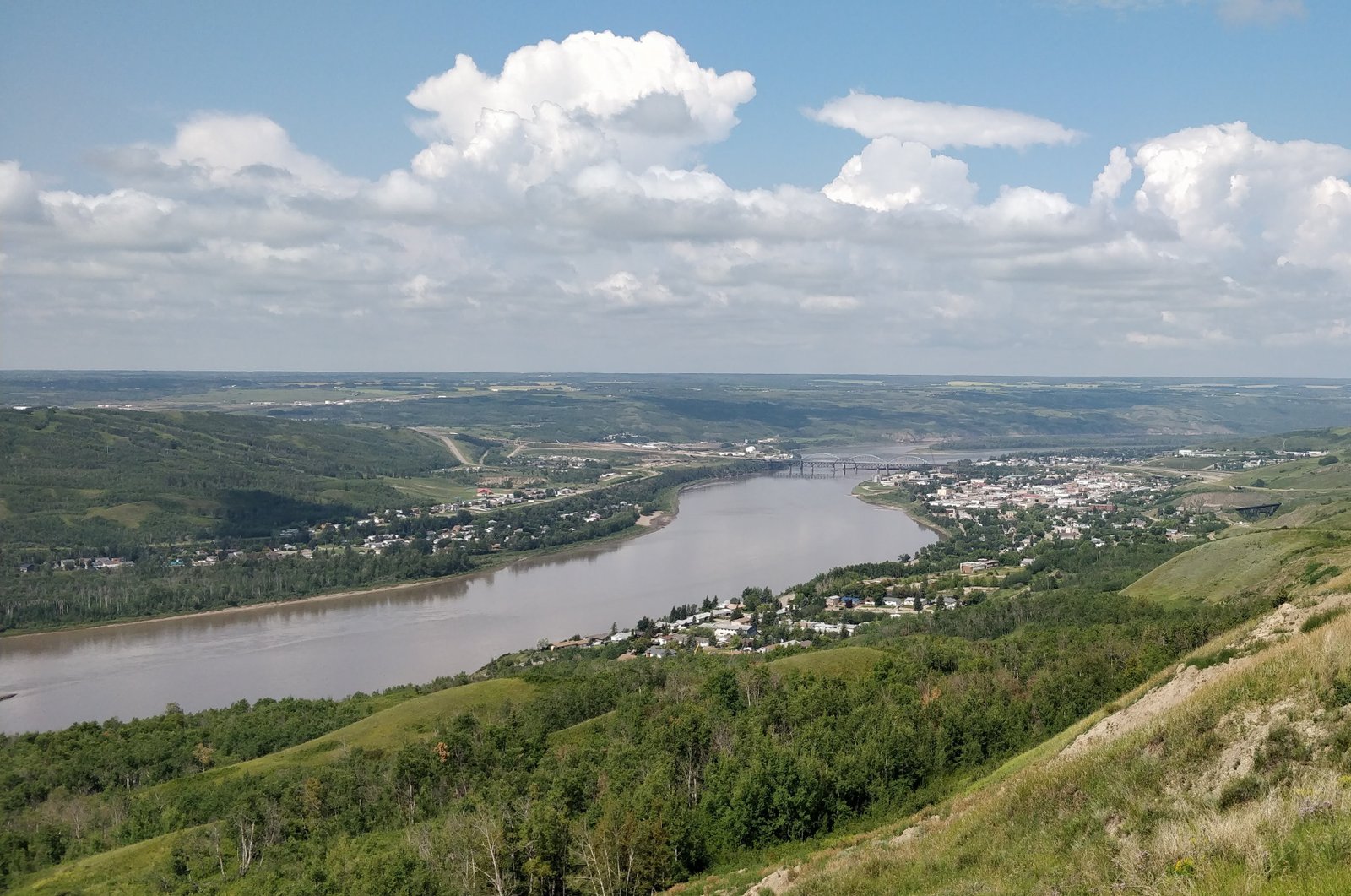 https://overlandtraveltips.com/wp-content/uploads/2026/08/Sagitawa_Lookout2C_Peace_River2C_Alberta.jpg