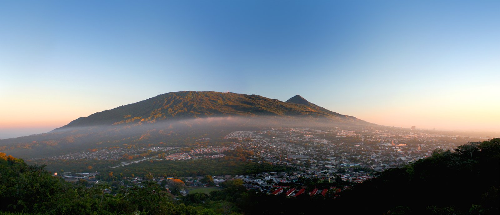 https://overlandtraveltips.com/wp-content/uploads/2026/08/Santa_Tecla_y_volcC3A1n_de_San_Salvador_28680360880529.jpg