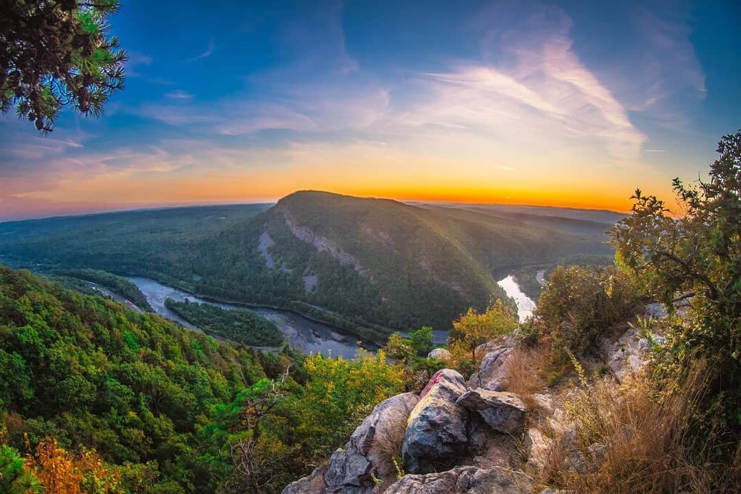 https://overlandtraveltips.com/wp-content/uploads/2026/08/Scenic_Sunset_DWG_1_Low_Res_PoconoMtns_b5efeca0-869d-43a7-9949-c1a309676480.jpg