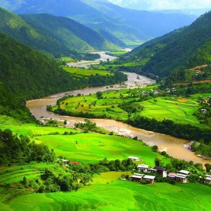 https://overlandtraveltips.com/wp-content/uploads/2026/08/bhutan-tour-thimphu-punakha-paro-phobjikha6n7d_5CBJU.jpg