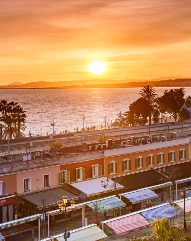 https://overlandtraveltips.com/wp-content/uploads/2026/08/cours-saleya-ville-de-nice-julien-veran-380x480-f50_50.webp