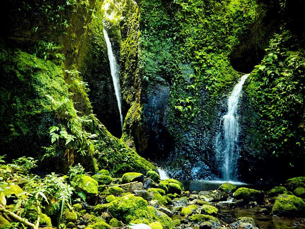 https://overlandtraveltips.com/wp-content/uploads/2026/08/kosrae_waterfall.jpg