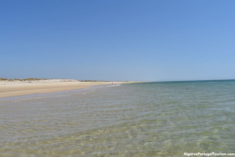https://overlandtraveltips.com/wp-content/uploads/2026/08/praia-da-ilha-da-armona-algarve.jpg