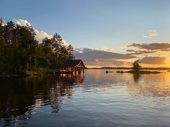 https://overlandtraveltips.com/wp-content/uploads/2026/08/sunset-on-burntside-lake.jpg