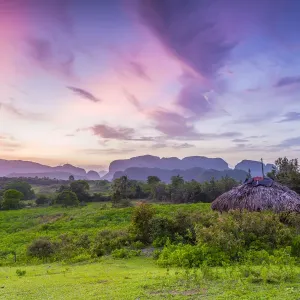 https://overlandtraveltips.com/wp-content/uploads/2026/08/sunset-tobacco-plantations-limestone-hills-19351818.jpg.webp