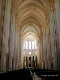 https://www.sights-and-culture.com/Portugal/Alcobaca-Monastery-inside-0521.jpg